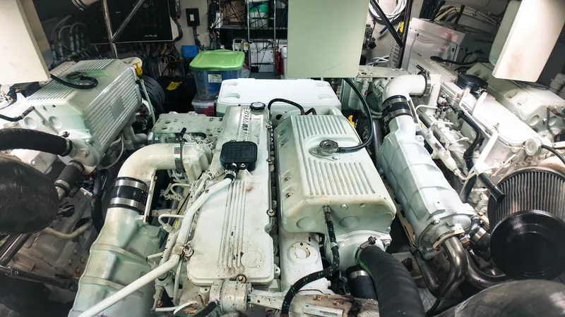 Slide: The Image of Sea Ray L590 Fly 2016 - 31