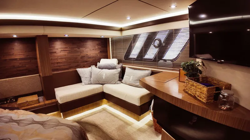 Slide: The Image of Sea Ray L590 Fly 2016 - 5