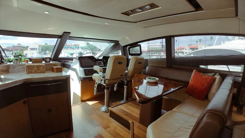 Slide: The Image of Sea Ray L590 Fly 2016 - 8