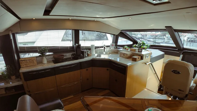 Slide: The Image of Sea Ray L590 Fly 2016 - 9