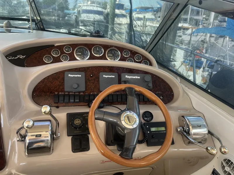 Slide: The Image of Sea Ray 410 Express Cruiser 2003 - 4