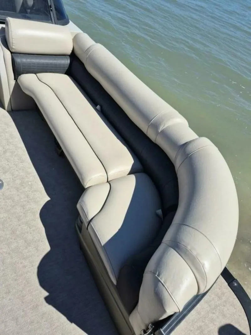 Slide: The Image of Avalon 2785 Catalina QL 2017 - 10