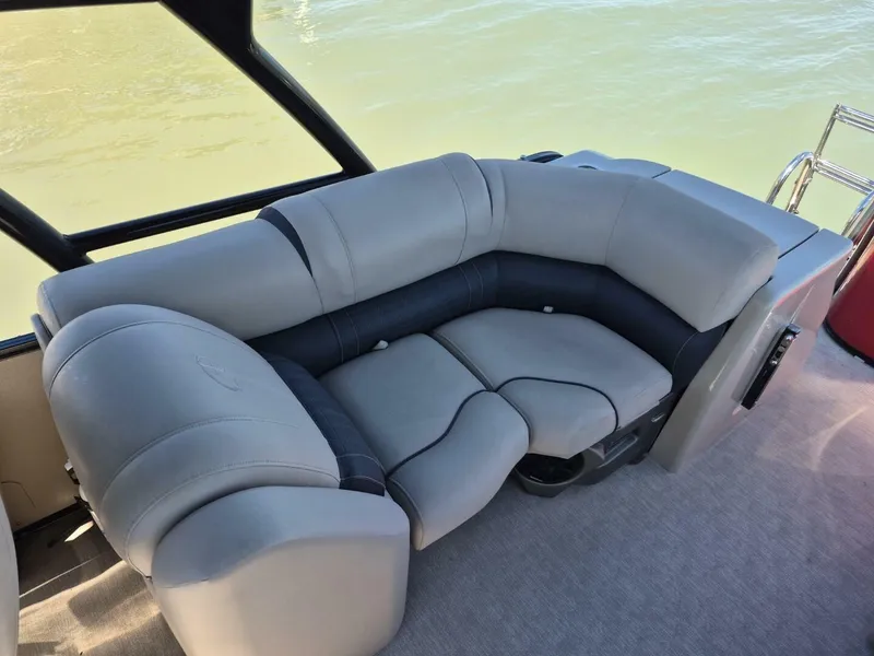 Slide: The Image of Avalon 2785 Catalina QL 2017 - 13