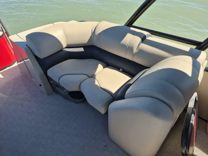 Slide: The Image of Avalon 2785 Catalina QL 2017 - 14