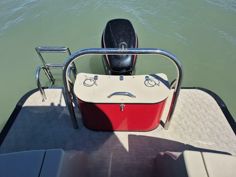 Slide: The Image of Avalon 2785 Catalina QL 2017 - 15