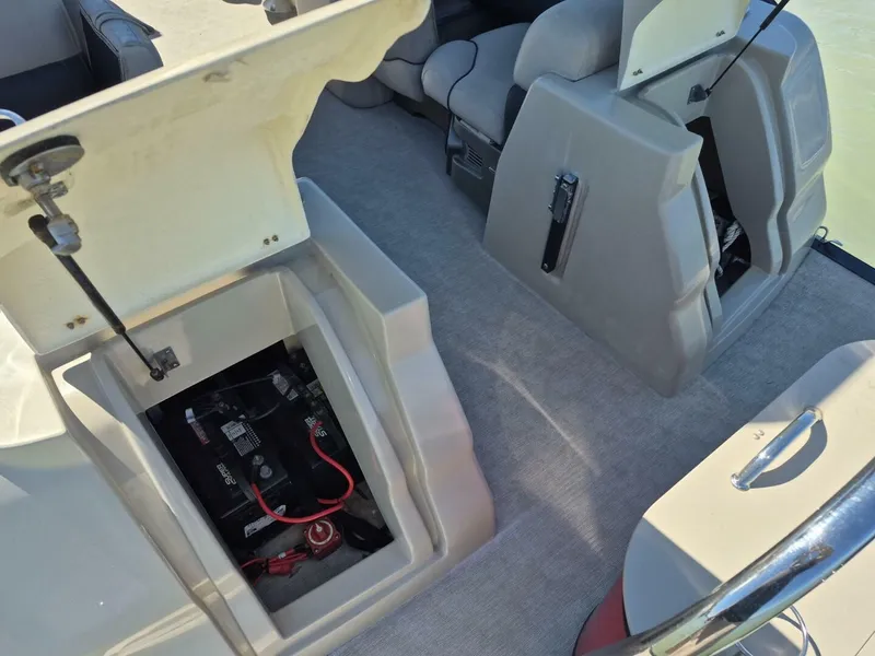 Slide: The Image of Avalon 2785 Catalina QL 2017 - 18