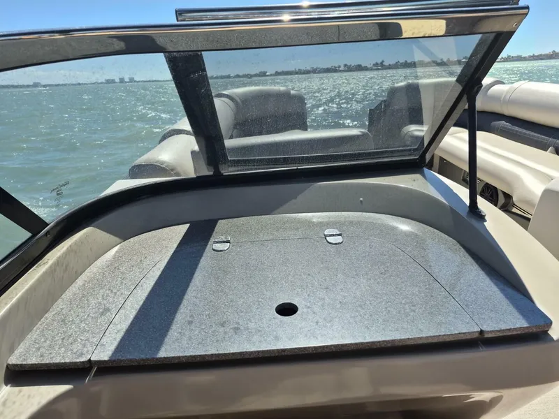 Slide: The Image of Avalon 2785 Catalina QL 2017 - 27