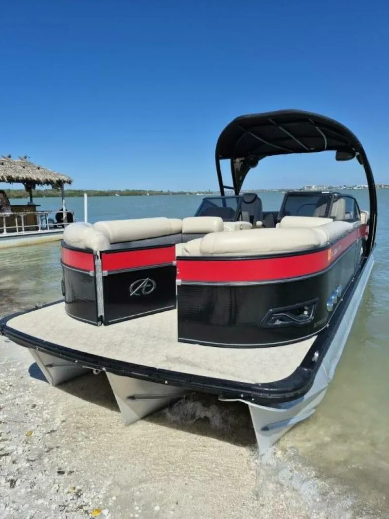 Slide: The Image of Avalon 2785 Catalina QL 2017 - 3