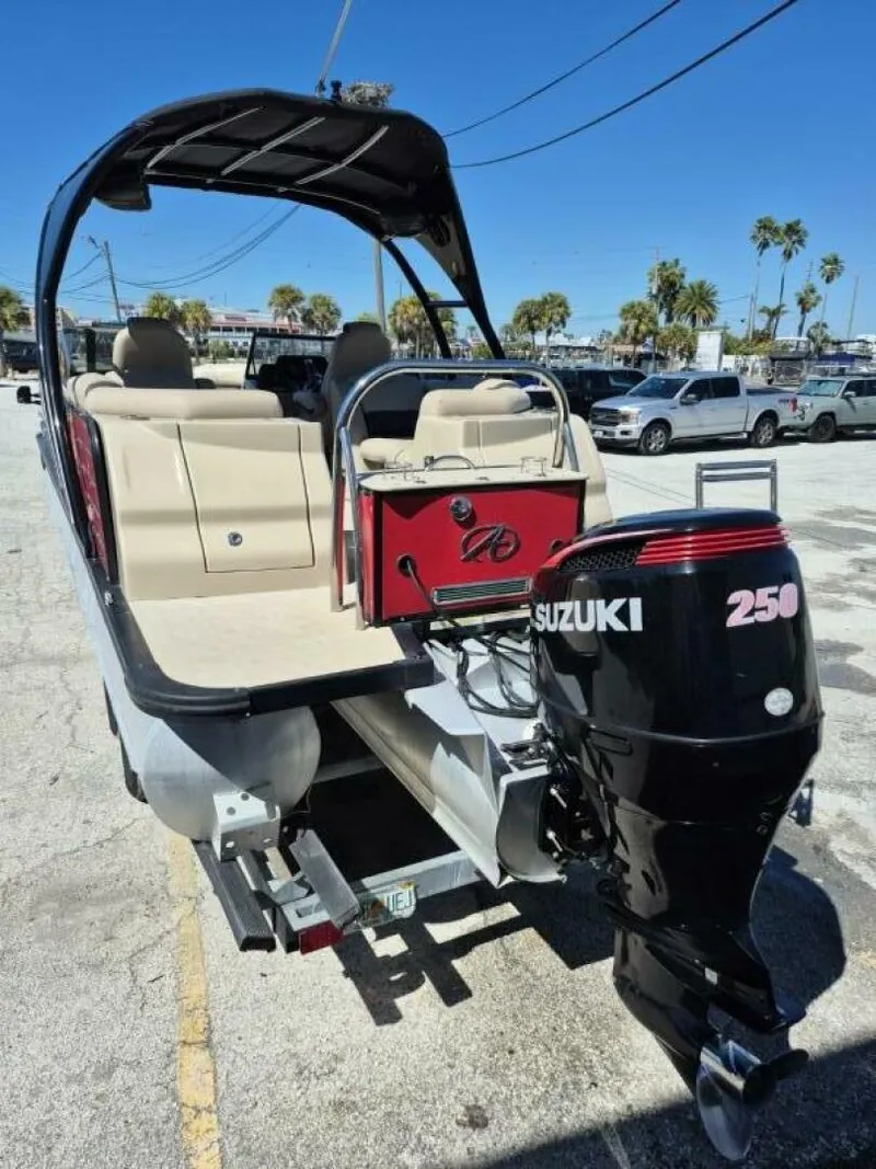 Slide: The Image of Avalon 2785 Catalina QL 2017 - 33