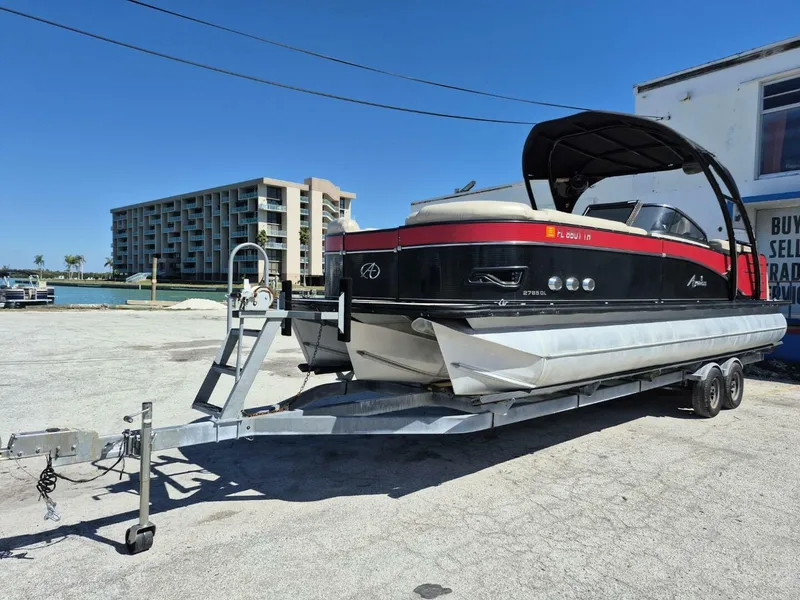 Slide: The Image of Avalon 2785 Catalina QL 2017 - 34