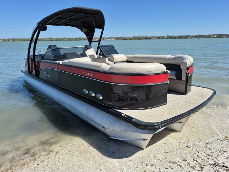 Slide: The Image of Avalon 2785 Catalina QL 2017 - 4