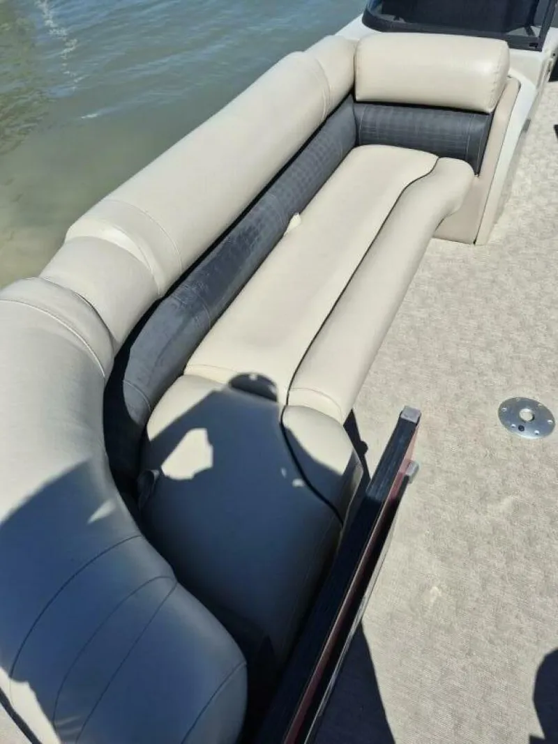 Slide: The Image of Avalon 2785 Catalina QL 2017 - 9