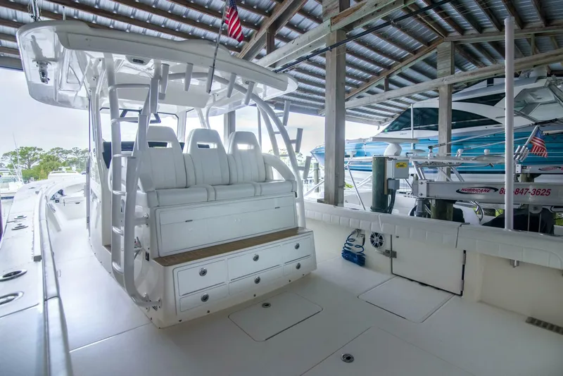 Slide: The Image of Regulator Marine 41 Center Console 2021 - 10