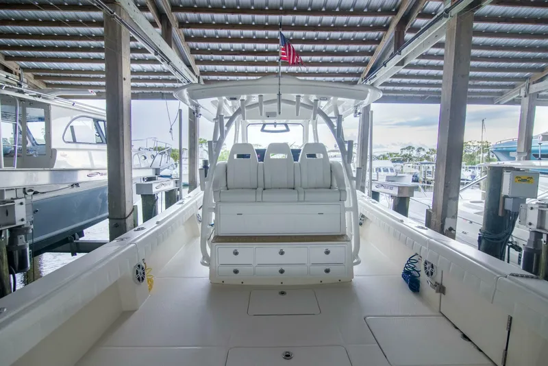 Slide: The Image of Regulator Marine 41 Center Console 2021 - 11