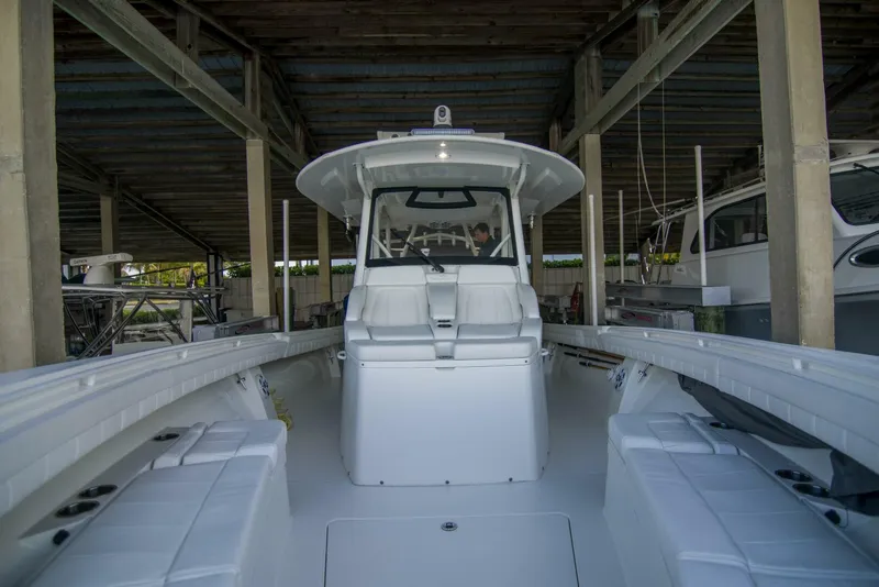 Slide: The Image of Regulator Marine 41 Center Console 2021 - 13