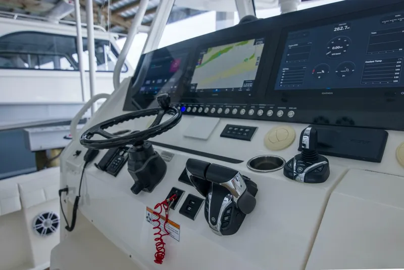 Slide: The Image of Regulator Marine 41 Center Console 2021 - 5