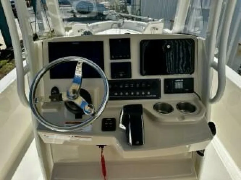 Slide: The Image of Boston Whaler 250 Dauntless 2023 - 7