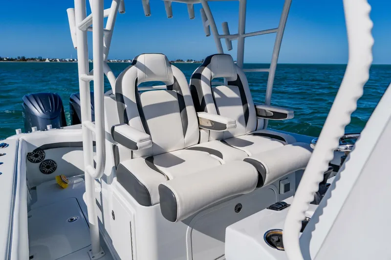Slide: The Image of Yellowfin 36 Offshore 2025 - 27
