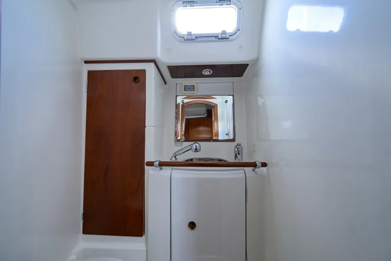 Slide: The Image of Beneteau 2003 - 28