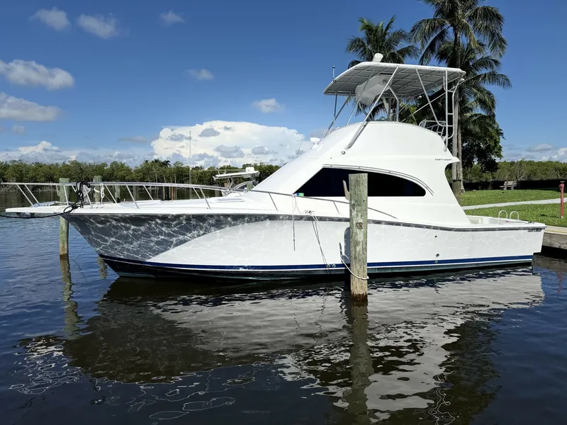 The Image of Luhrs 38 Convertible 2005 - 0