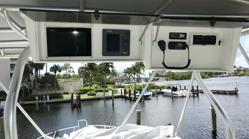 Slide: The Image of Luhrs 38 Convertible 2005 - 9