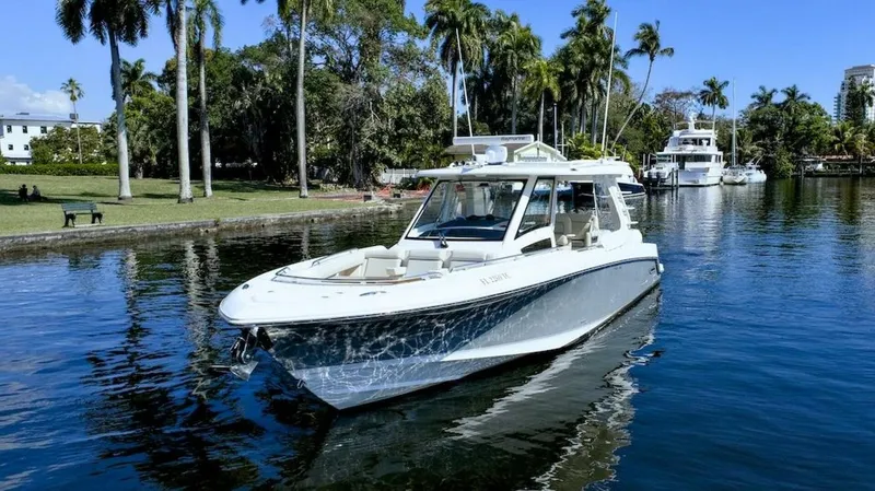 The Image of Boston Whaler 350 Realm 2019 - 0
