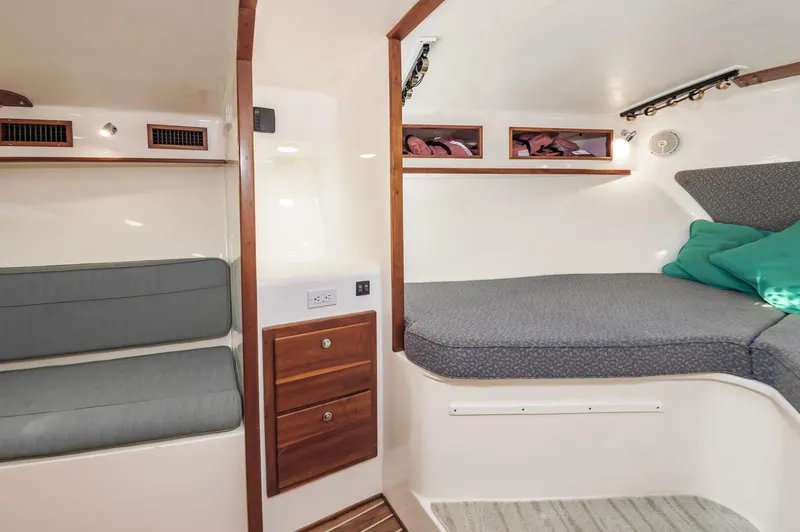 Slide: The Image of Custom Carolina 40 Layton Express 2003 - 33