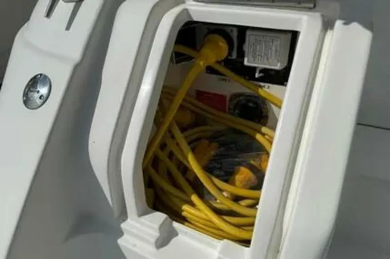 Slide: The Image of Regal 3260 Commodore 2004 - 2