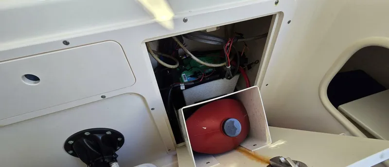 Slide: The Image of Boston Whaler 270 Outrage 2006 - 14