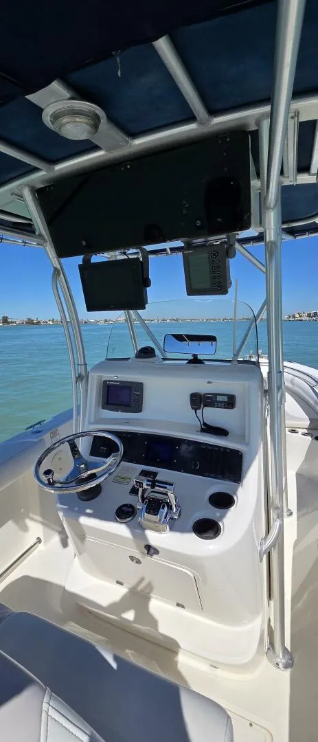 Slide: The Image of Boston Whaler 270 Outrage 2006 - 19