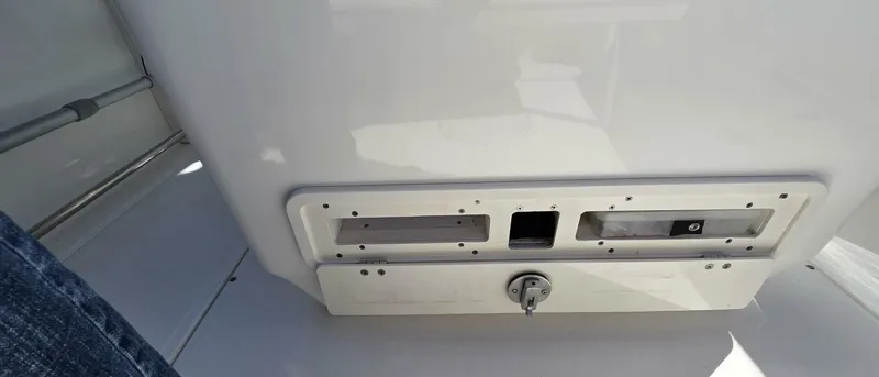 Slide: The Image of Boston Whaler 270 Outrage 2006 - 34
