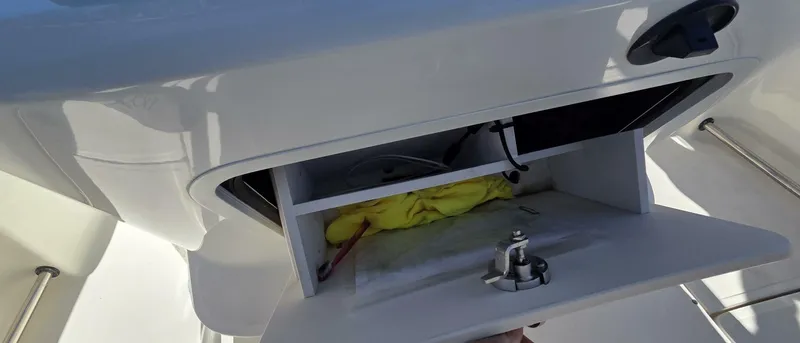 Slide: The Image of Boston Whaler 270 Outrage 2006 - 37