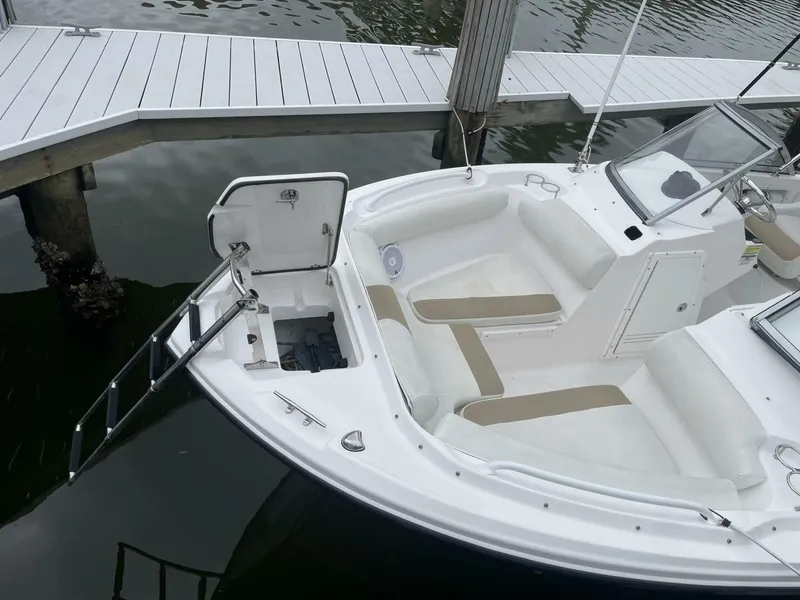 Slide: The Image of Edgewater 205 CX 2016 - 9