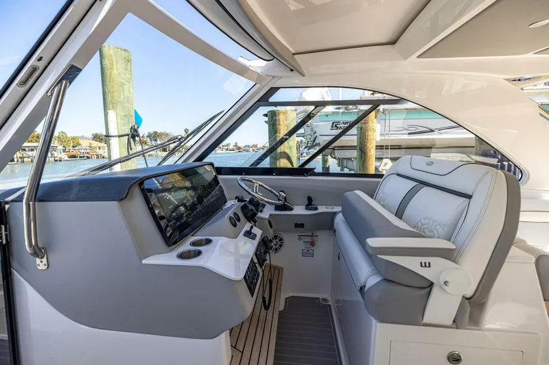 Slide: The Image of Regal LX 36 2022 - 24