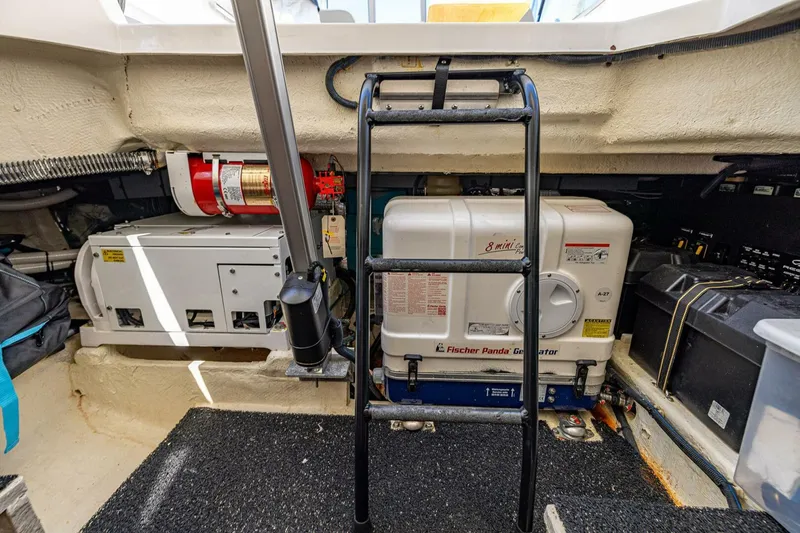 Slide: The Image of Regal LX 36 2022 - 50