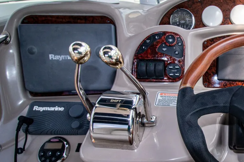 Slide: The Image of Sea Ray 2006 - 11