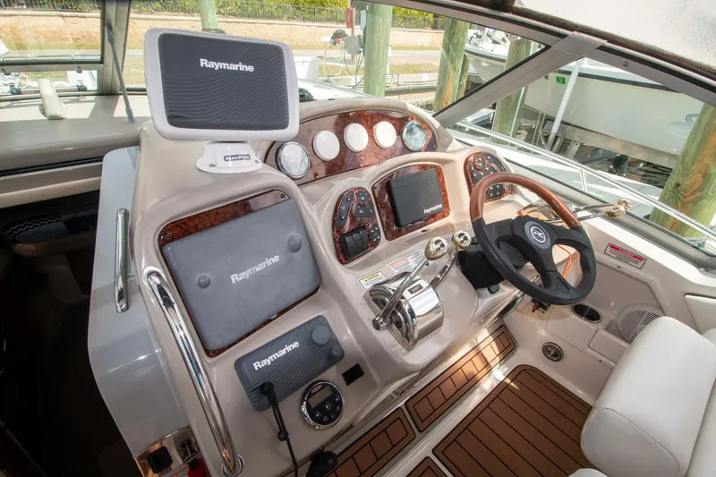Slide: The Image of Sea Ray 2006 - 12