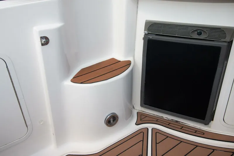 Slide: The Image of Sea Ray 2006 - 20