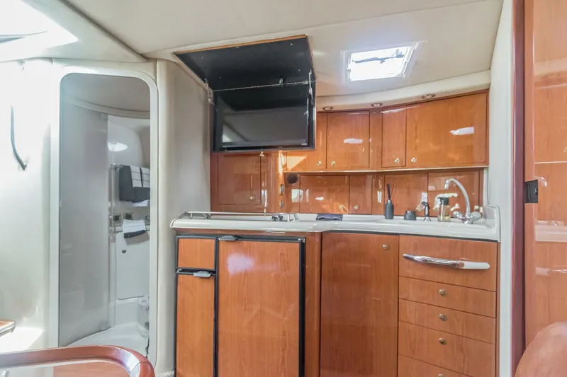 Slide: The Image of Sea Ray 370 Express Cruiser 2000 - 16