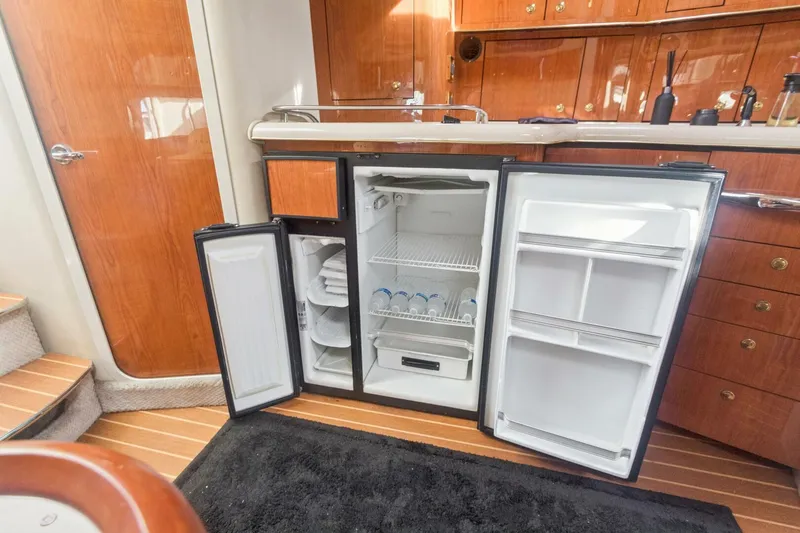 Slide: The Image of Sea Ray 370 Express Cruiser 2000 - 18