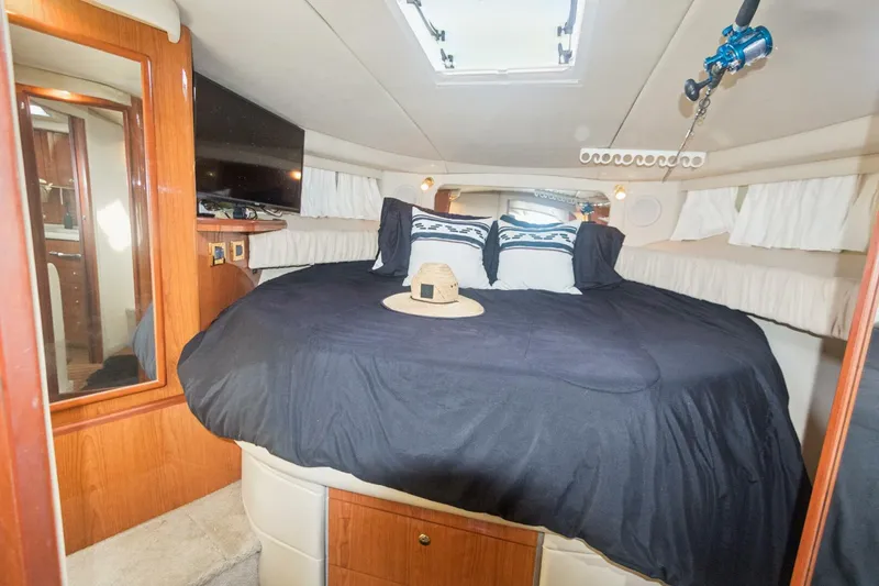 Slide: The Image of Sea Ray 370 Express Cruiser 2000 - 20