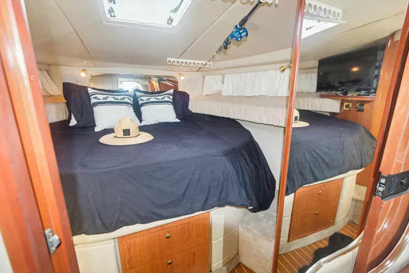 Slide: The Image of Sea Ray 370 Express Cruiser 2000 - 3