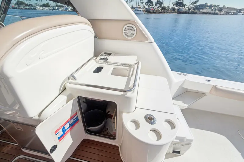 Slide: The Image of Sea Ray 370 Express Cruiser 2000 - 31