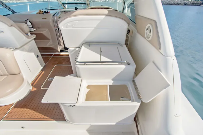 Slide: The Image of Sea Ray 370 Express Cruiser 2000 - 33