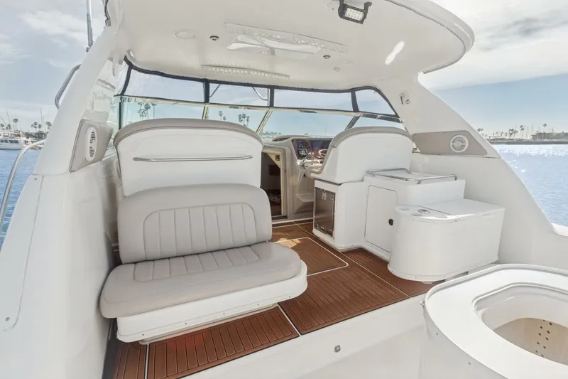 Slide: The Image of Sea Ray 370 Express Cruiser 2000 - 38