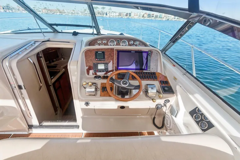 Slide: The Image of Sea Ray 370 Express Cruiser 2000 - 48