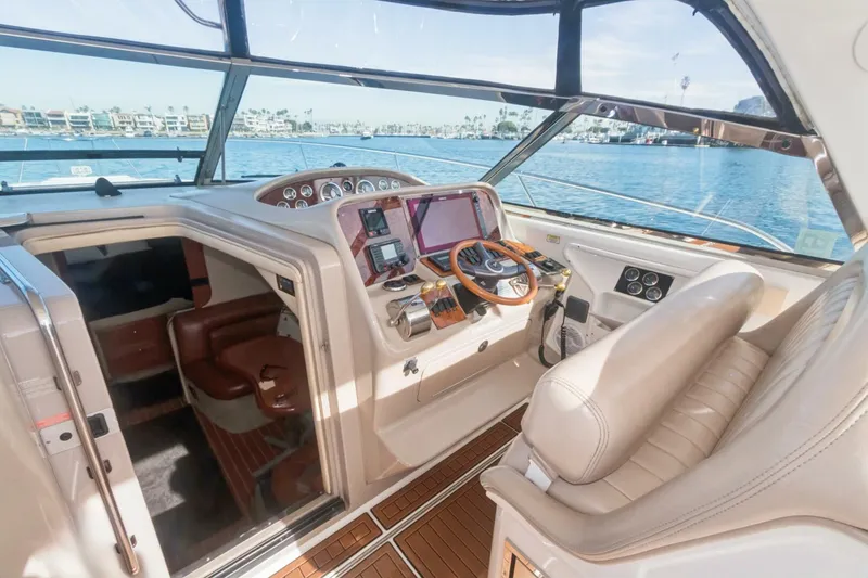 Slide: The Image of Sea Ray 370 Express Cruiser 2000 - 50