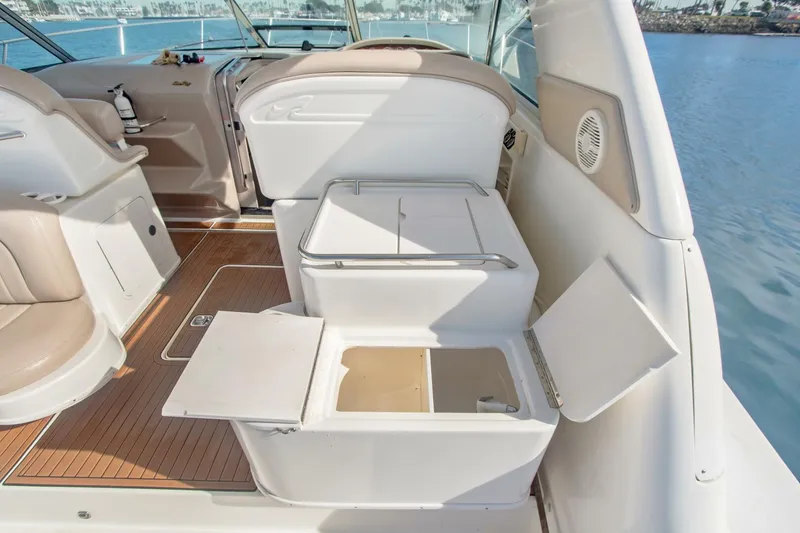 Slide: The Image of Sea Ray 370 Express Cruiser 2000 - 57