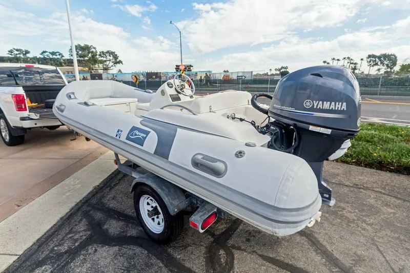 Slide: The Image of Sea Ray 370 Express Cruiser 2000 - 67