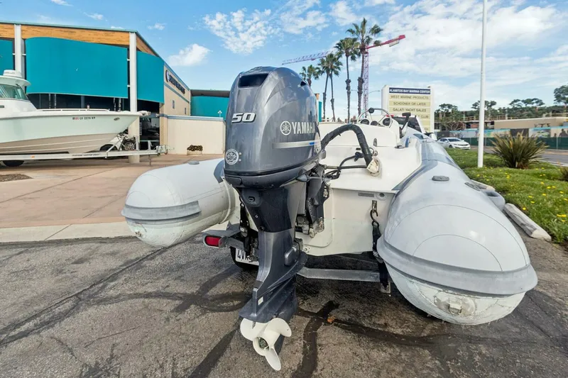 Slide: The Image of Sea Ray 370 Express Cruiser 2000 - 68